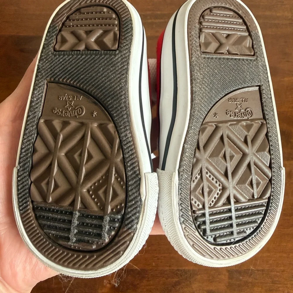 Bundle of Converse Kids Low-Top Sneakers in Red and White - Picture 15 of 15